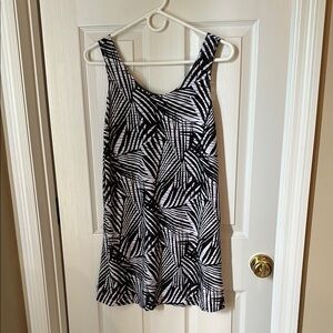Black and White Patterned Sleeveless swim cover up